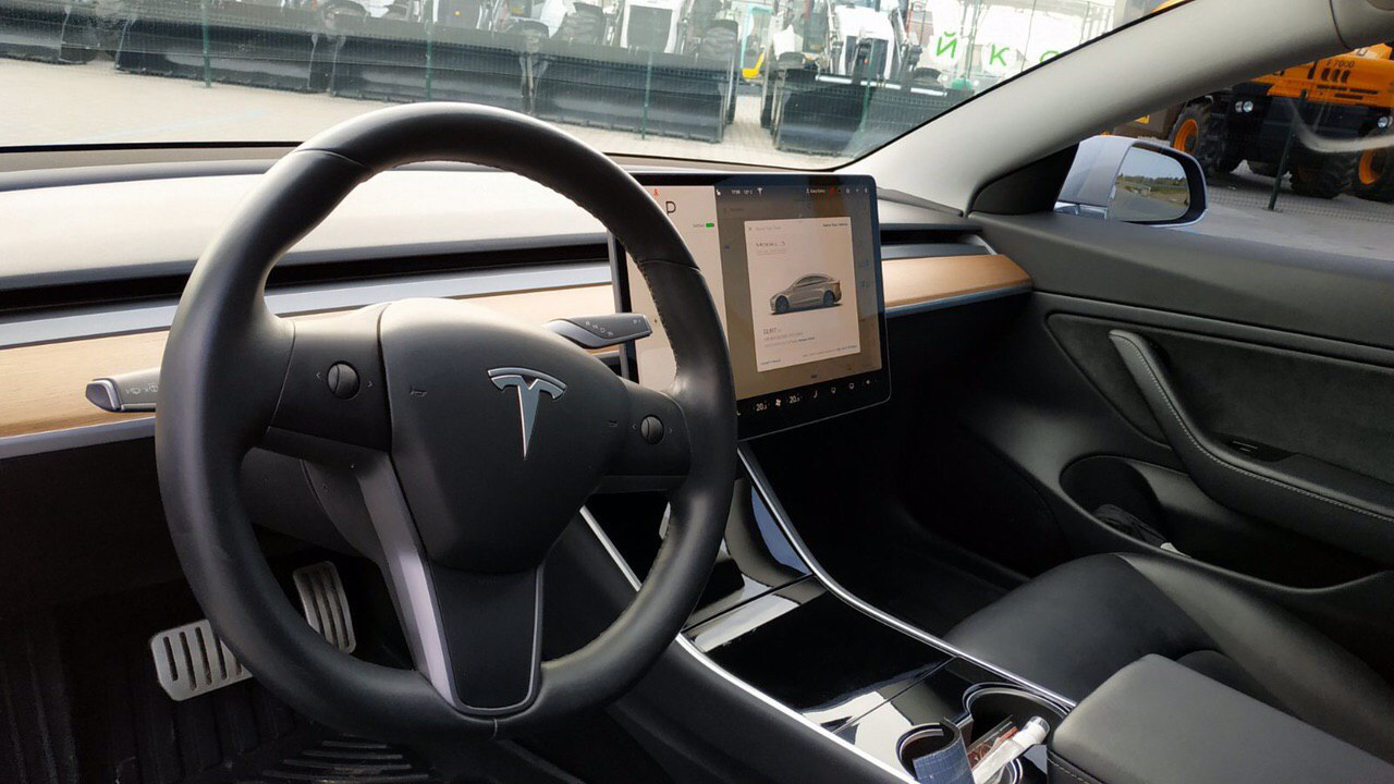 Арендовать седан Tesla Model 3 (7)
