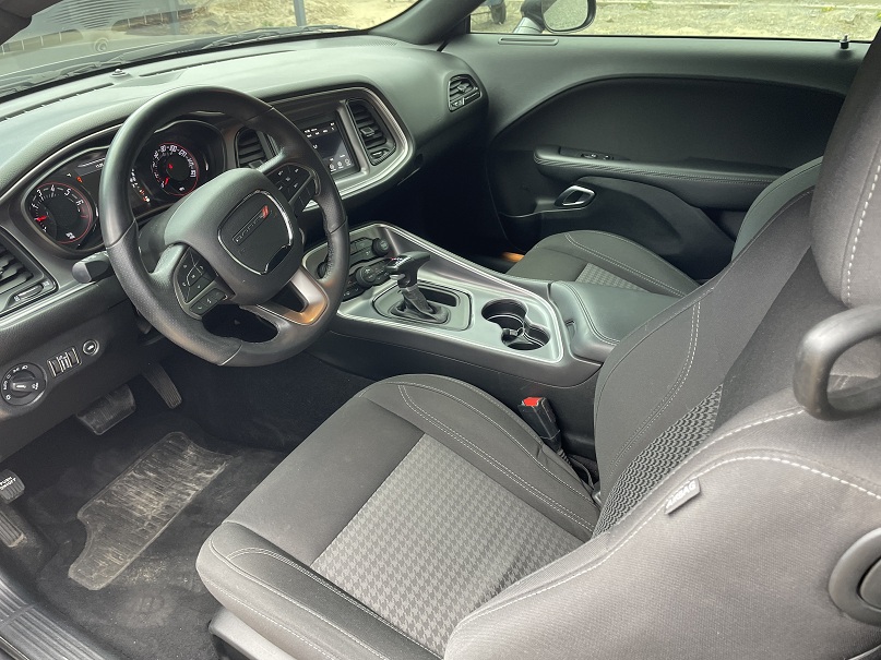 Арендовать спорткар Dodge Challenger GT