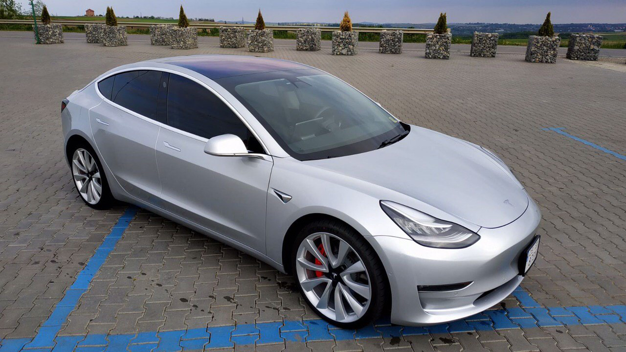 Арендовать седан Tesla Model 3 (4)