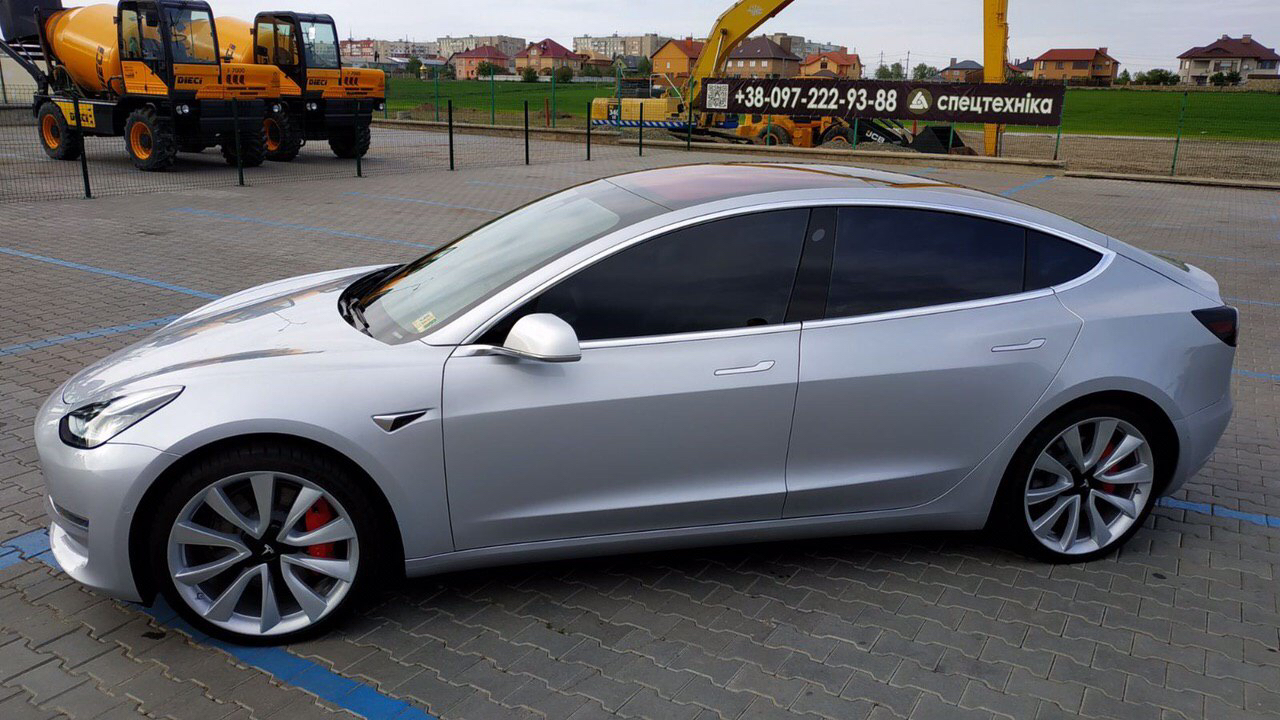 Арендовать седан Tesla Model 3 (5)