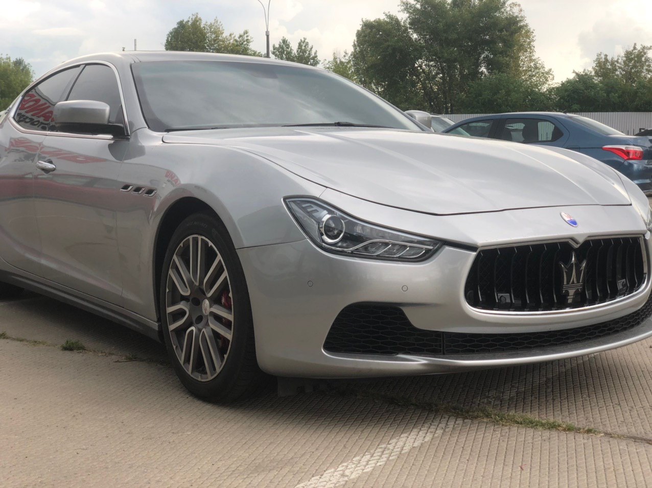 Арендовать седан Maserati Ghibli (2)