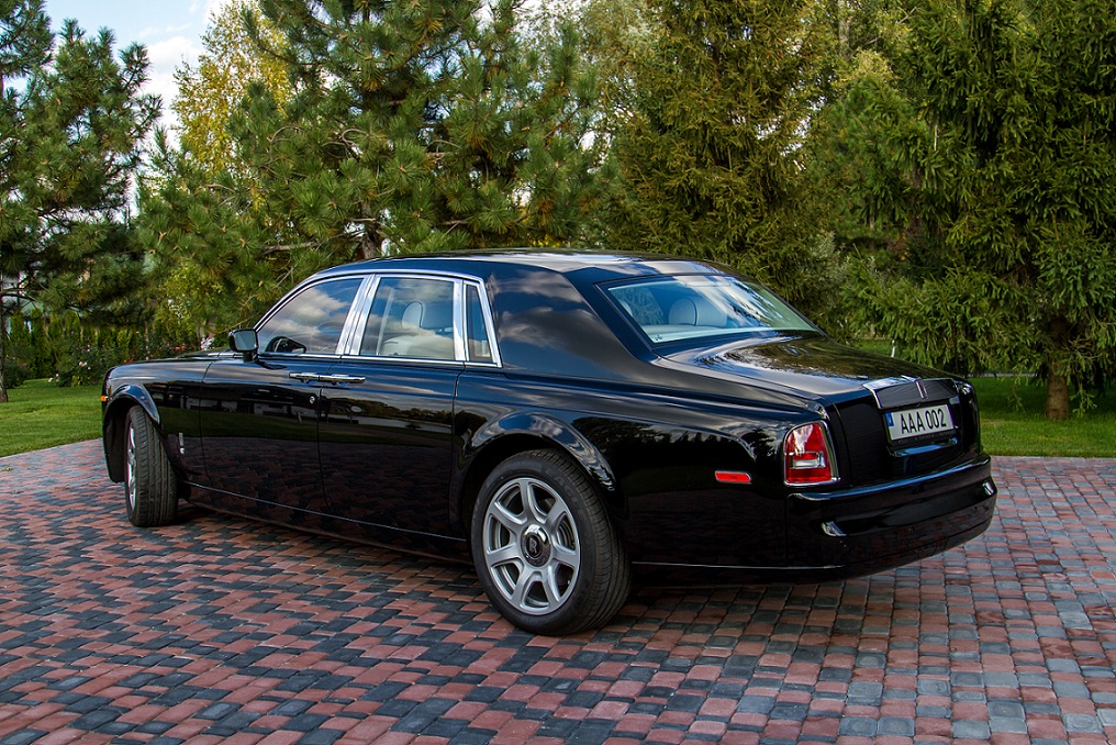 Арендовать седан Rolls Royce Phantom (4)