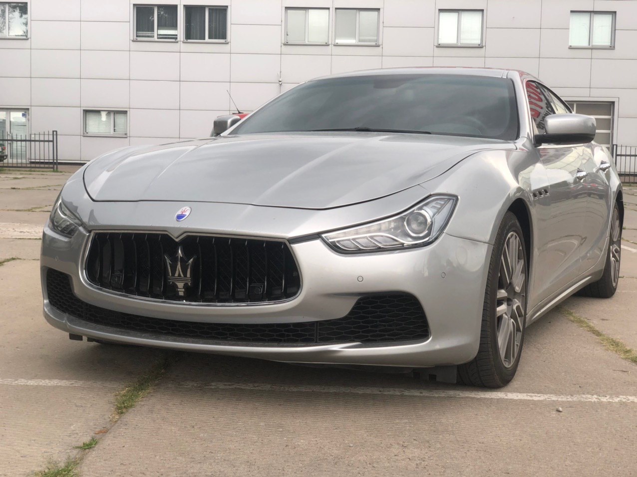 Арендовать седан Maserati Ghibli