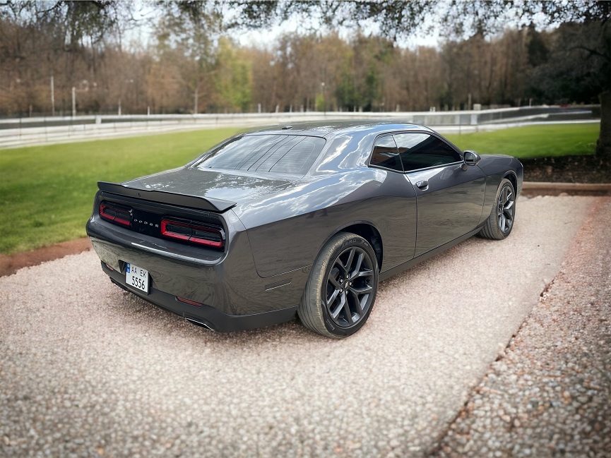 Арендовать спорткар Dodge Challenger GT