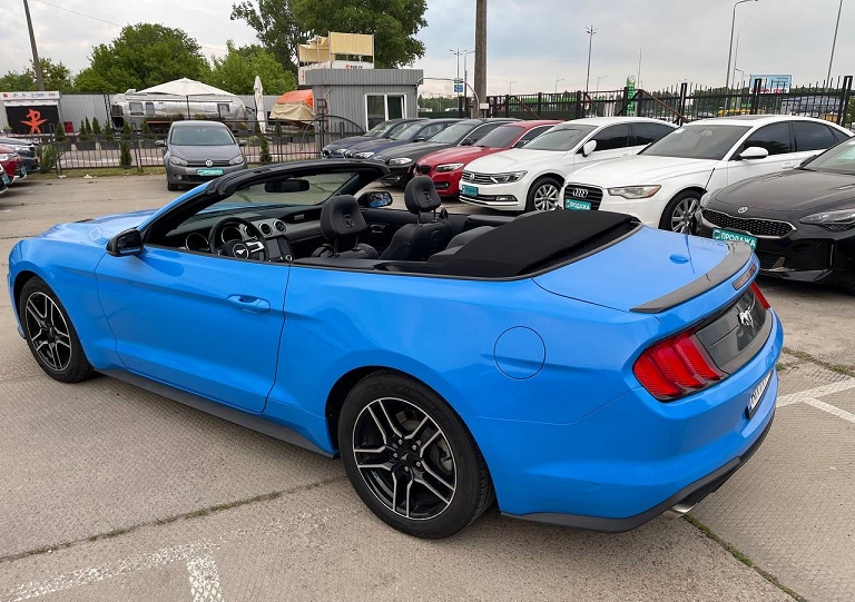 Rent cabriolet Ford Mustang Convertible (4)