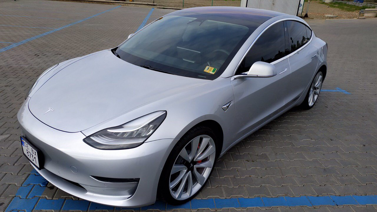 Арендовать седан Tesla Model 3 (3)