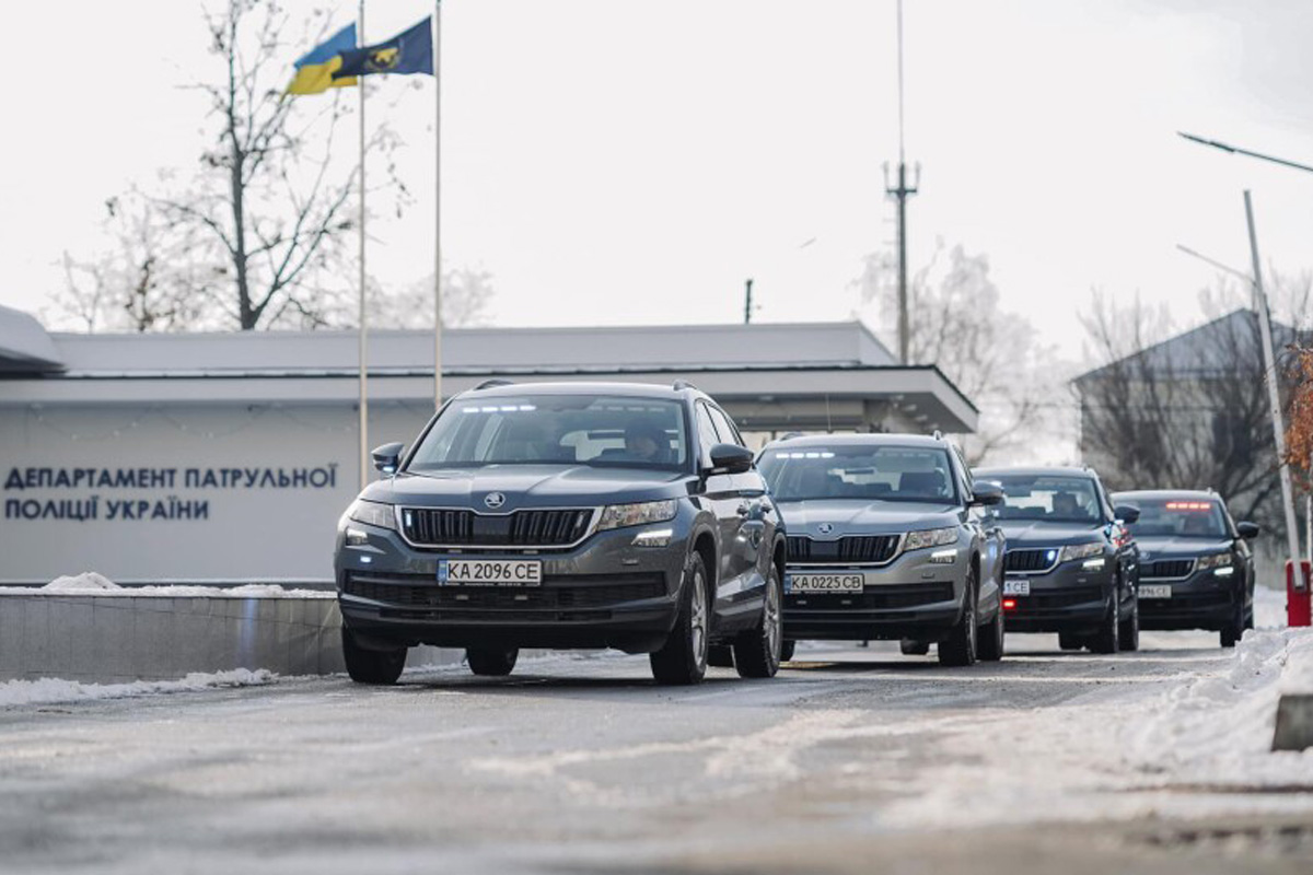 Новые автомобили полиции "Фантомы" на дорогах Киева и области